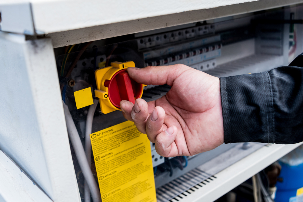 Your AC Needs Refrigerant. In 2026 That's a $240 –$900 Question — and the Rule Everyone Warned You About Just Got Reversed.